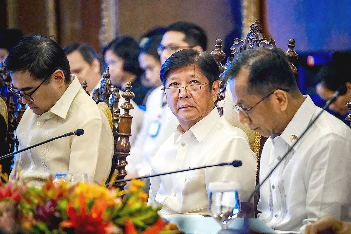 MAN IN THE CENTER President Ferdinand Marcos Jr. (center) presides over the 15th Board Meeting of the National Economic and Development Authority on Thursday, April 25, 2024. PHOTO BY YUMMIE DINGDING/PPA POOL